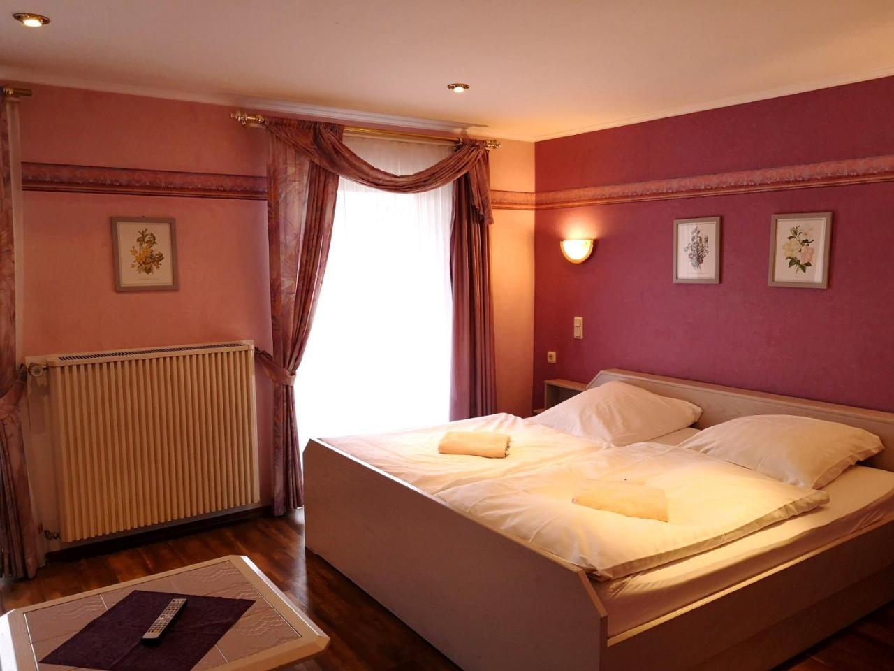 Gasthaus "Zur Alten Dorfschmiede" Metterich エクステリア 写真