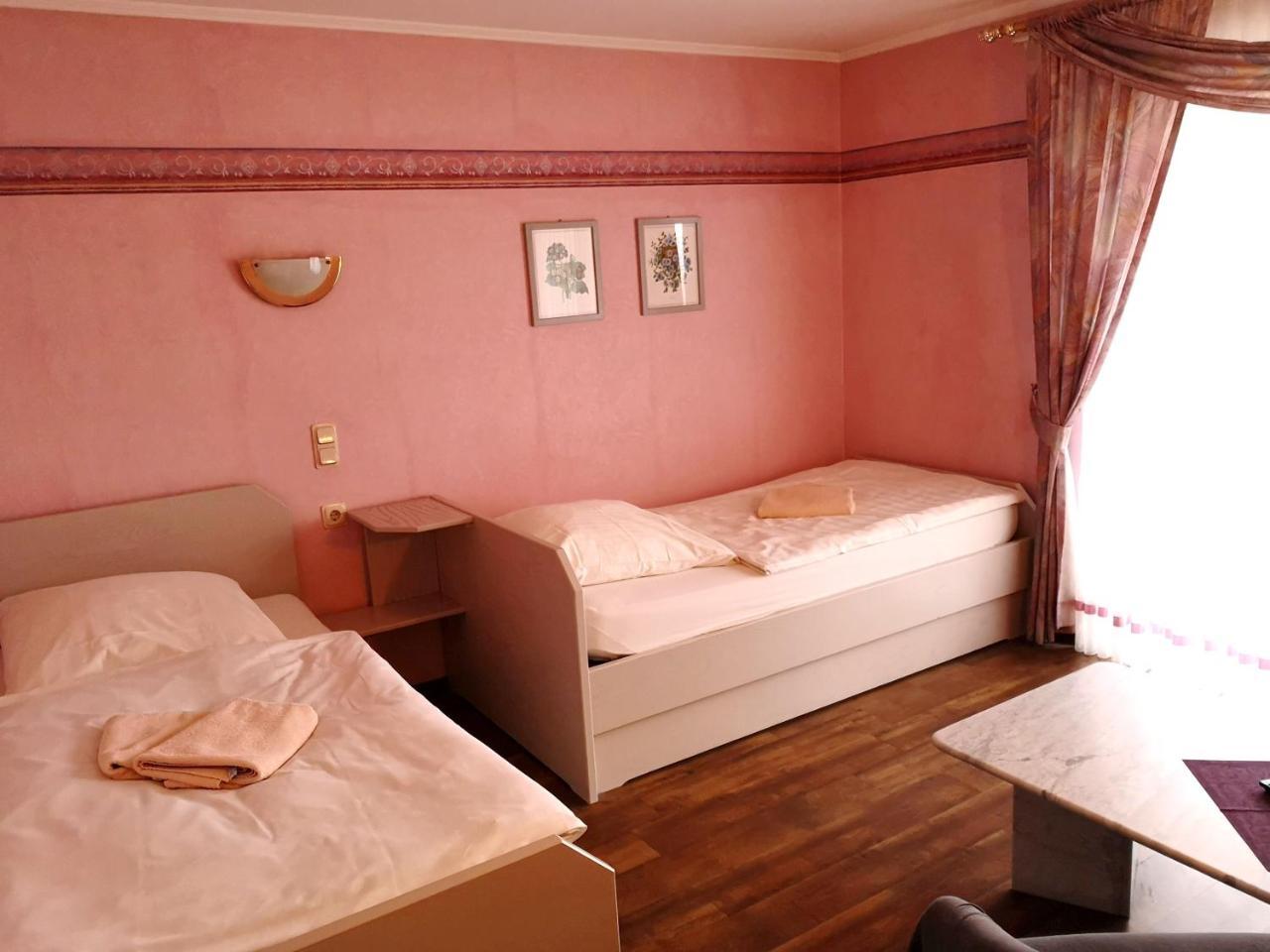 Gasthaus "Zur Alten Dorfschmiede" Metterich エクステリア 写真