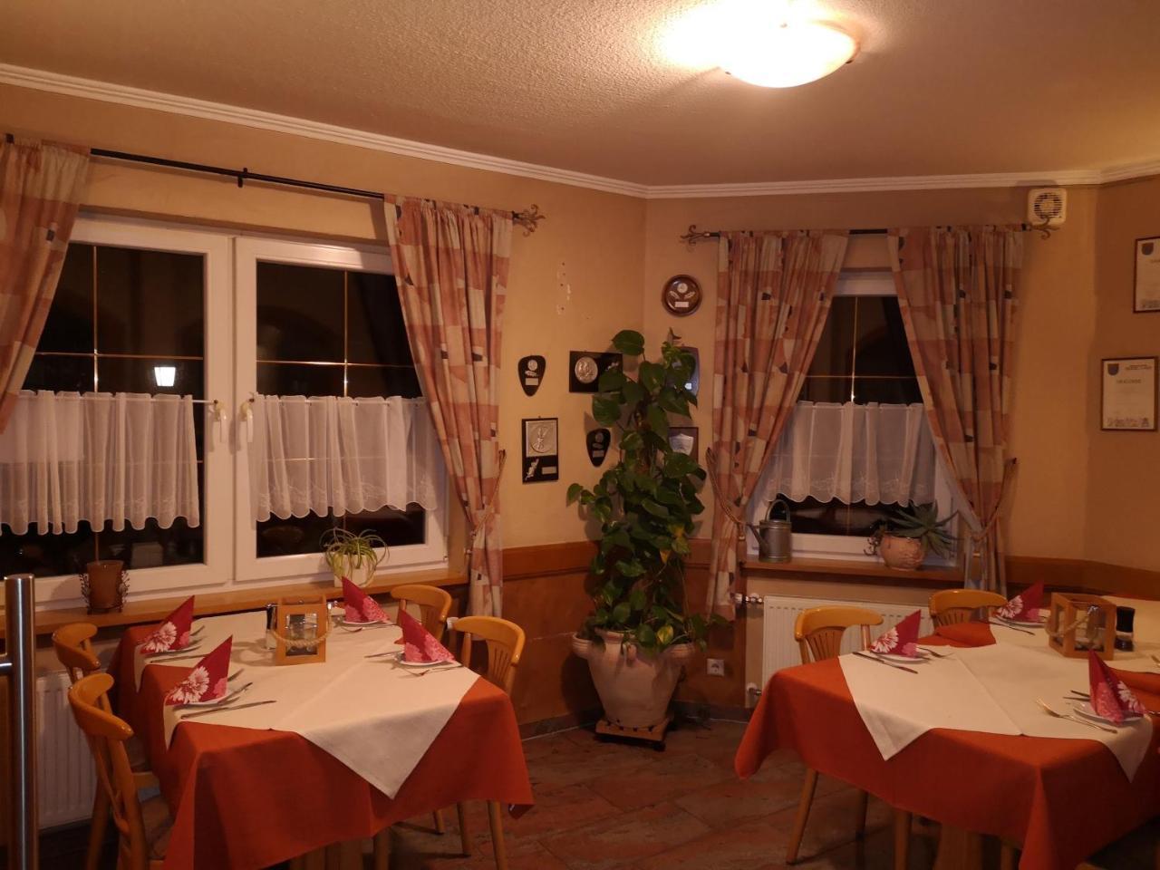 Gasthaus "Zur Alten Dorfschmiede" Metterich エクステリア 写真